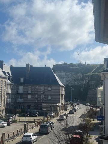Appartement Meuble En Plein Coeur De St Valery En Caux Saint-Valery-en-Caux Exterior foto